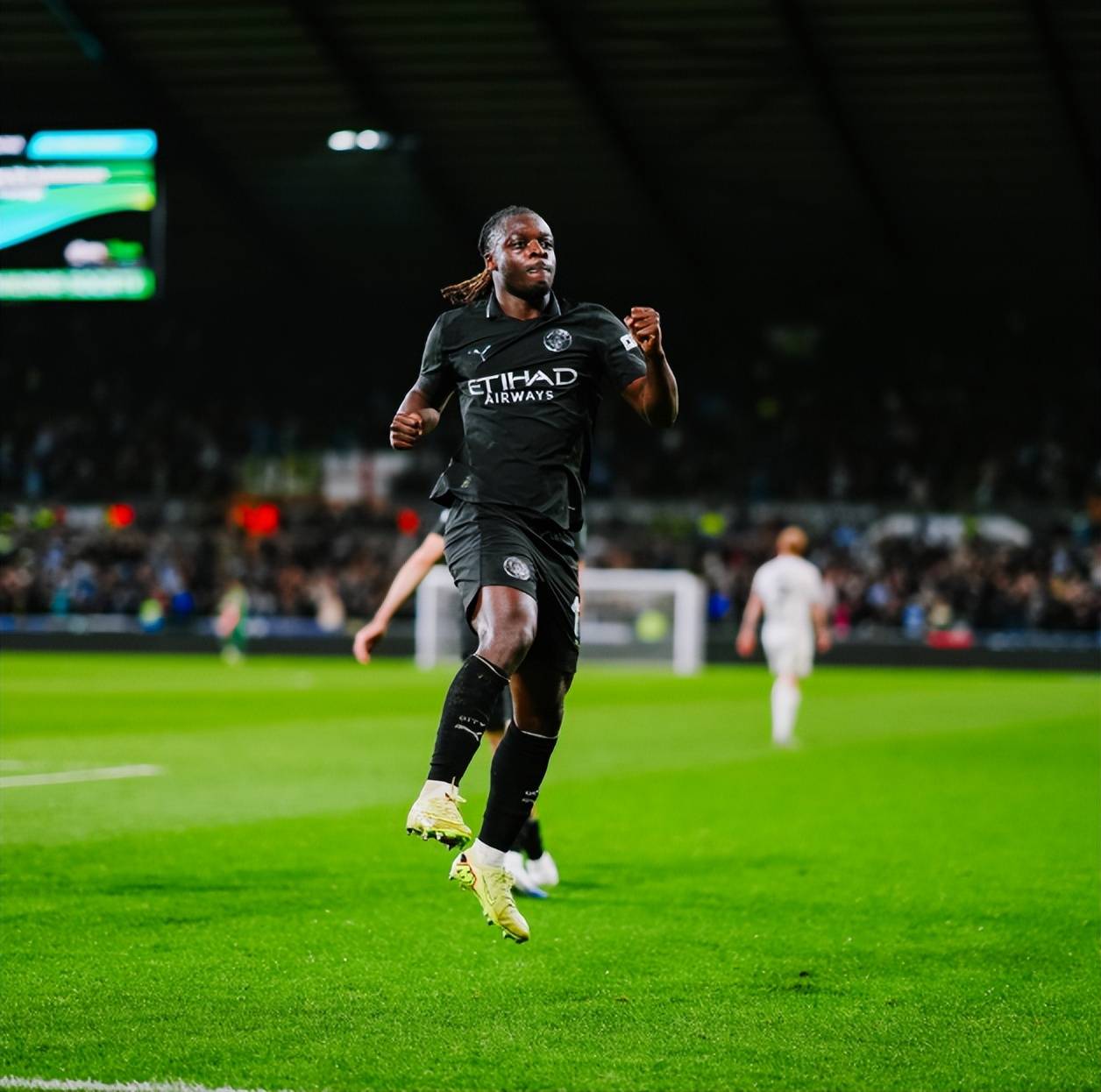 开云APP下载-底特律活塞迎足总杯关键赛，国际比赛日内部沟通，底气十足，纪律约束更严格(推雪竞速赛的观赛体验分享)